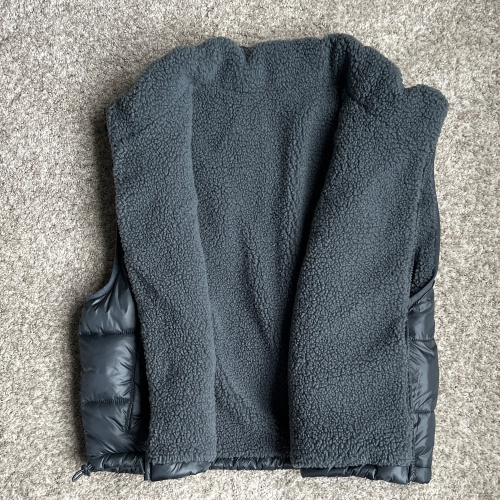 Gilly Hicks Women’s Puffer Vest - Picture 4 of 5